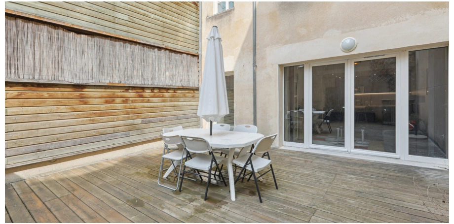 Appartement meublé Type 2 de 52m² à louer avec grande cour privative